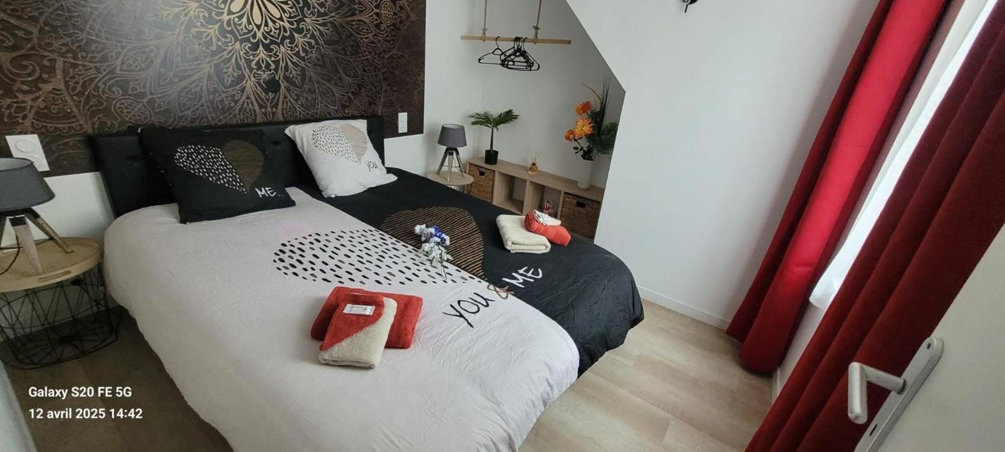 Les Volets Bleus - Deux Appartements Et Un Studio, Jardin Bourges Kültér fotó