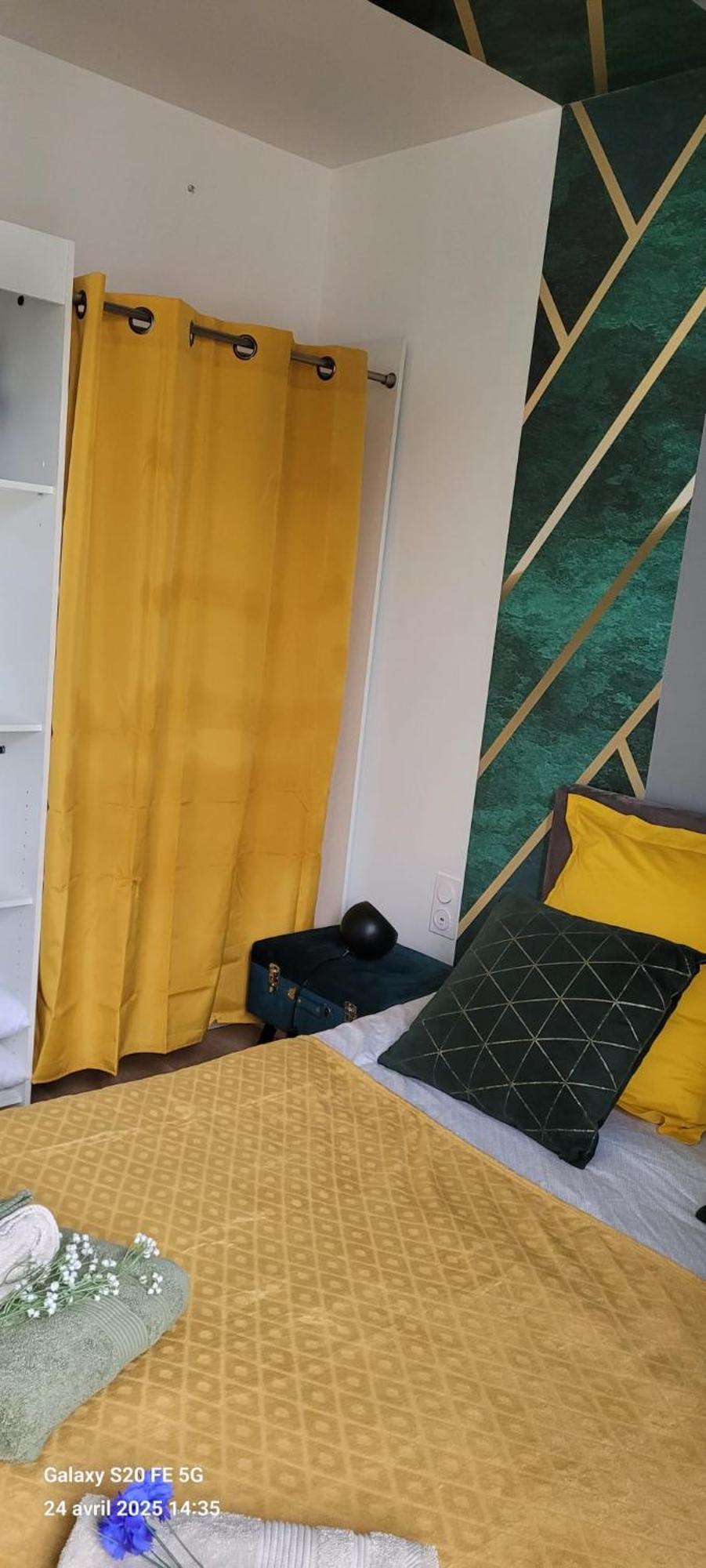Les Volets Bleus - Deux Appartements Et Un Studio, Jardin Bourges Kültér fotó